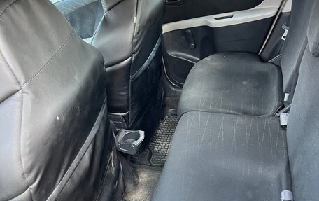 Toyota Yaris III рестайлинг, 2006 год, 450 000 рублей, 3 фотография