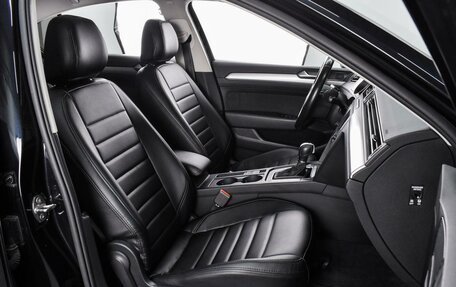 Volkswagen Passat B8 рестайлинг, 2016 год, 1 780 000 рублей, 8 фотография