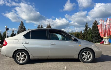 Toyota Prius IV XW50, 2000 год, 345 000 рублей, 2 фотография