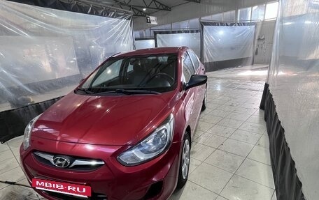 Hyundai Solaris II рестайлинг, 2012 год, 900 000 рублей, 2 фотография