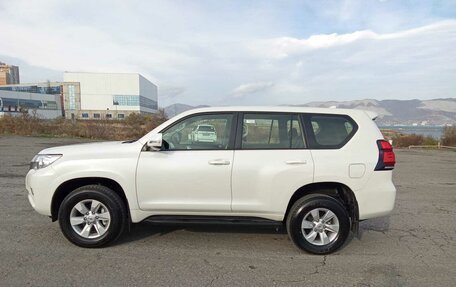 Toyota Land Cruiser Prado 150 рестайлинг 2, 2023 год, 8 000 000 рублей, 3 фотография