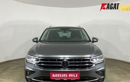 Volkswagen Tiguan II, 2021 год, 2 930 000 рублей, 2 фотография