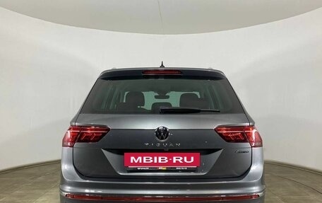 Volkswagen Tiguan II, 2021 год, 2 930 000 рублей, 6 фотография