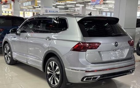 Volkswagen Tiguan II, 2021 год, 2 326 000 рублей, 2 фотография