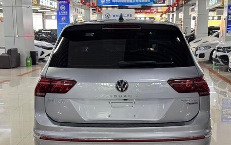 Volkswagen Tiguan II, 2021 год, 2 326 000 рублей, 3 фотография