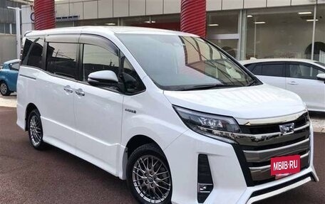 Toyota Noah III, 2021 год, 1 980 000 рублей, 3 фотография