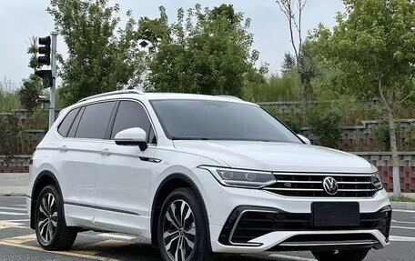 Volkswagen Tiguan II, 2022 год, 2 298 000 рублей, 6 фотография