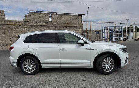 Volkswagen Touareg III, 2021 год, 5 990 000 рублей, 3 фотография