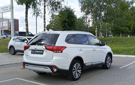 Mitsubishi Outlander III рестайлинг 3, 2021 год, 2 890 000 рублей, 5 фотография