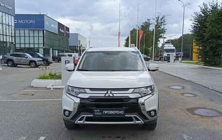Mitsubishi Outlander III рестайлинг 3, 2021 год, 2 890 000 рублей, 2 фотография