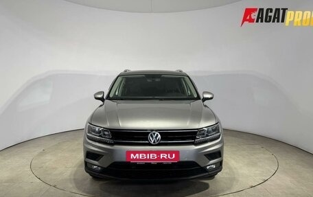 Volkswagen Tiguan II, 2018 год, 2 109 000 рублей, 2 фотография