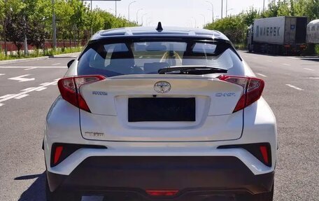 Toyota C-HR I рестайлинг, 2021 год, 1 627 000 рублей, 6 фотография
