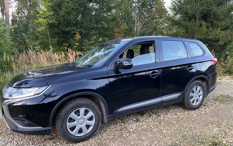 Mitsubishi Outlander III рестайлинг 3, 2020 год, 2 380 000 рублей, 3 фотография