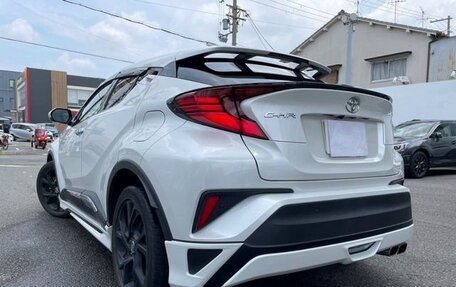 Toyota C-HR I рестайлинг, 2022 год, 1 430 000 рублей, 4 фотография