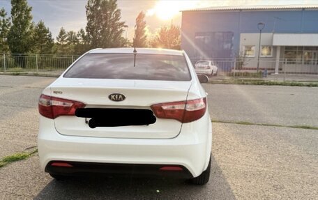 KIA Rio III рестайлинг, 2015 год, 860 000 рублей, 3 фотография