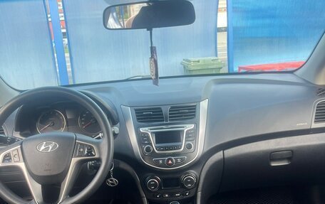 Hyundai Solaris II рестайлинг, 2015 год, 1 080 000 рублей, 3 фотография