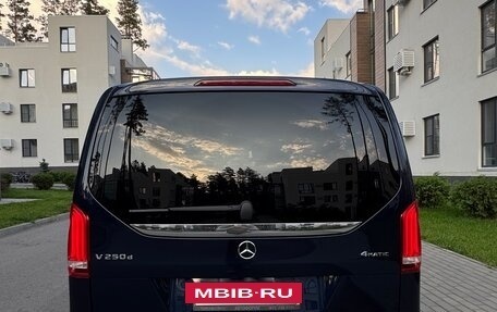 Mercedes-Benz V-Класс, 2018 год, 6 379 000 рублей, 7 фотография