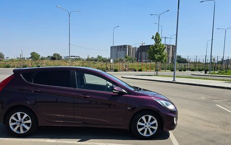Hyundai Solaris II рестайлинг, 2012 год, 800 000 рублей, 2 фотография