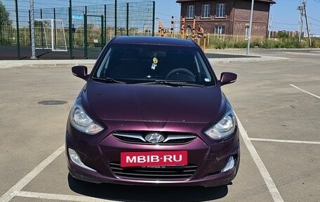 Hyundai Solaris II рестайлинг, 2012 год, 800 000 рублей, 3 фотография