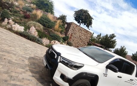 Toyota Hilux VIII, 2021 год, 5 200 000 рублей, 3 фотография