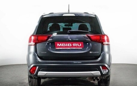 Mitsubishi Outlander III рестайлинг 3, 2015 год, 1 950 000 рублей, 4 фотография