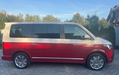 Volkswagen Multivan T6 рестайлинг, 2017 год, 7 250 000 рублей, 2 фотография