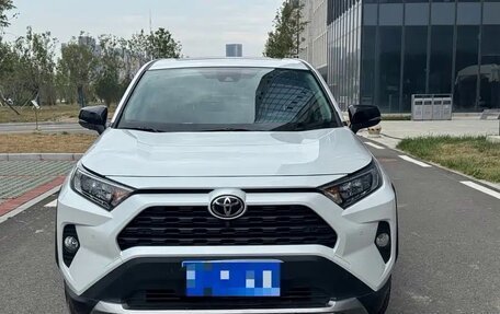 Toyota RAV4, 2022 год, 2 194 000 рублей, 2 фотография
