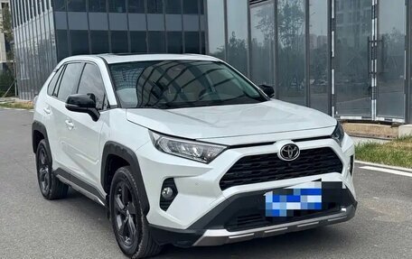 Toyota RAV4, 2022 год, 2 194 000 рублей, 3 фотография