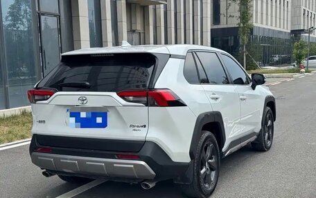 Toyota RAV4, 2022 год, 2 194 000 рублей, 4 фотография