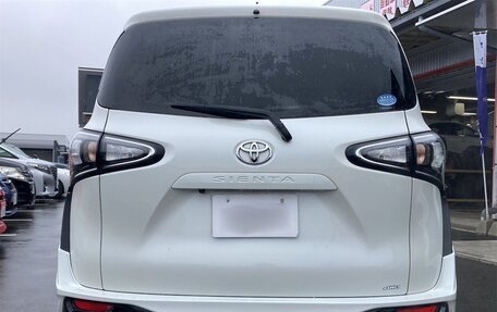 Toyota Sienta II, 2022 год, 1 050 000 рублей, 4 фотография