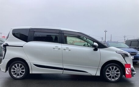 Toyota Sienta II, 2022 год, 1 050 000 рублей, 6 фотография