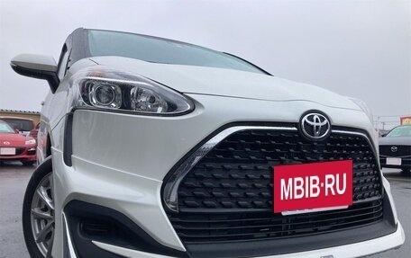 Toyota Sienta II, 2022 год, 1 050 000 рублей, 8 фотография