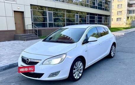 Opel Astra J, 2011 год, 625 000 рублей, 2 фотография