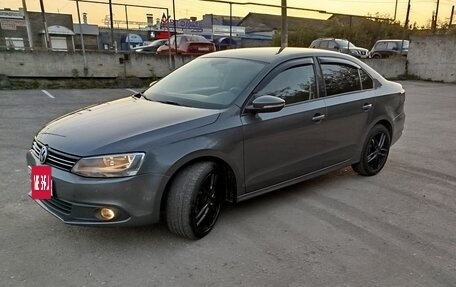 Volkswagen Jetta VI, 2011 год, 699 999 рублей, 2 фотография