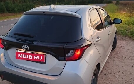 Toyota Yaris, 2022 год, 1 250 000 рублей, 4 фотография