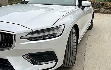 Volvo S60 III, 2022 год, 2 800 000 рублей, 4 фотография