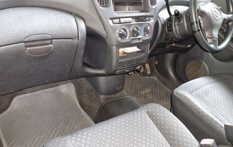 Toyota FunCargo, 2005 год, 620 000 рублей, 7 фотография
