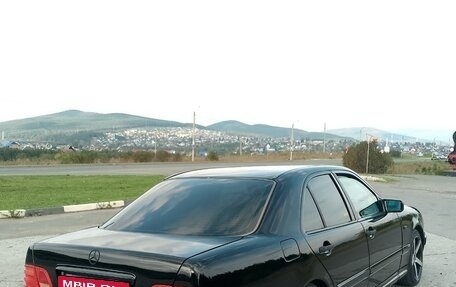 Mercedes-Benz E-Класс, 1998 год, 570 000 рублей, 4 фотография