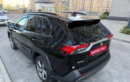Toyota RAV4, 2019 год, 2 550 000 рублей, 8 фотография