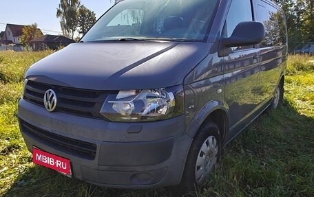 Volkswagen Caravelle T5, 2010 год, 1 750 000 рублей, 3 фотография
