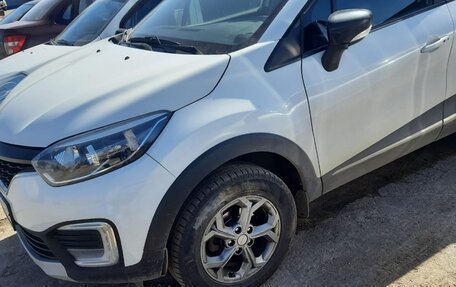 Renault Kaptur I рестайлинг, 2019 год, 1 030 000 рублей, 2 фотография