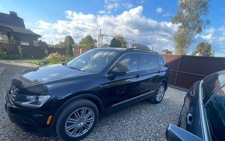 Volkswagen Tiguan II, 2019 год, 2 570 000 рублей, 2 фотография