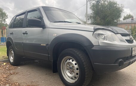 Chevrolet Niva I рестайлинг, 2017 год, 610 000 рублей, 2 фотография