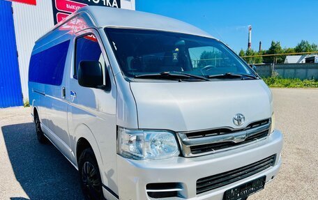 Toyota HiAce H200, 2012 год, 1 490 000 рублей, 2 фотография