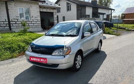 Toyota Platz, 2001 год, 350 000 рублей, 1 фотография
