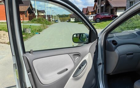 Toyota Platz, 2001 год, 350 000 рублей, 11 фотография