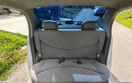 Toyota Platz, 2001 год, 350 000 рублей, 16 фотография