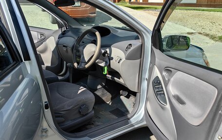 Toyota Platz, 2001 год, 350 000 рублей, 21 фотография