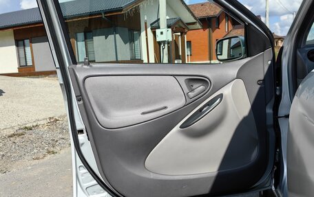 Toyota Platz, 2001 год, 350 000 рублей, 22 фотография