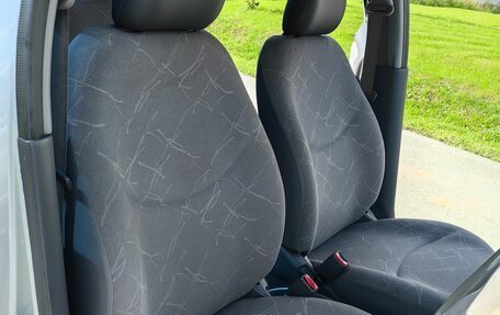 Toyota Platz, 2001 год, 350 000 рублей, 26 фотография